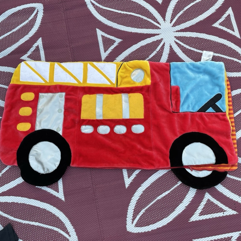 BATTAT VINTAGE FIRE TRUCK KIDS SLEEPING BAG